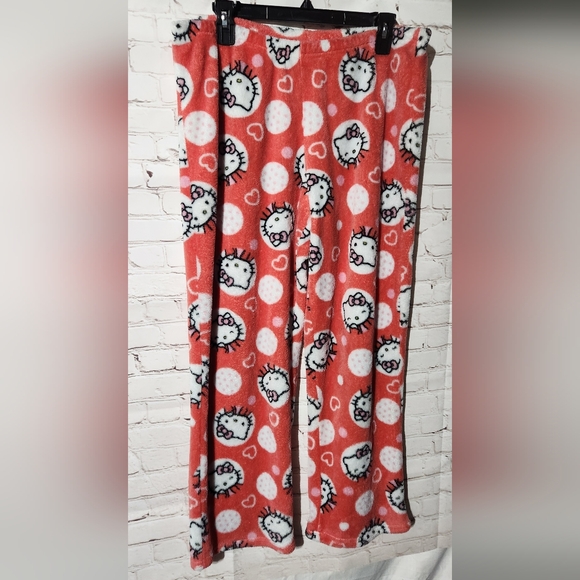 DONATED Sanrio Hello Kitty Cuter Than Cute Fuzzy Pajama Set Size Large GUC - Picture 5 of 6